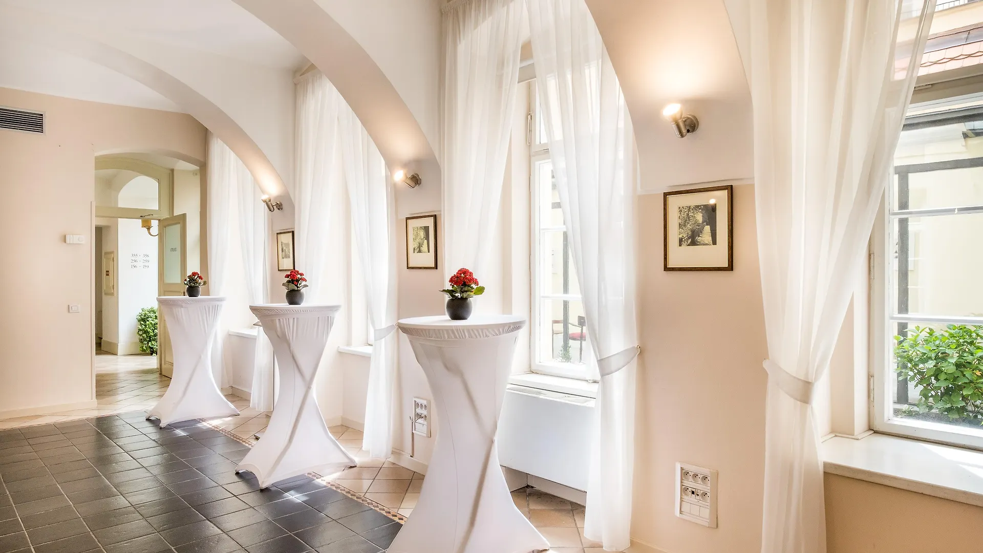 Hotel Bookquet Prague 5*,